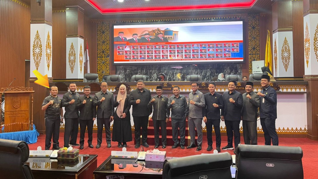 BK DPRD Pekanbaru Terkesan Tebang Pilih, Jersi Arsenal Disorot, Bolos Paripurna Dibiarkan