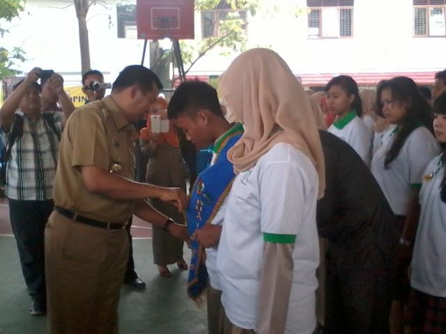 125 Pelajar Dikukuhkan Sebagai Duta Lingkungan Hidup Oleh Walikota di SMAN 1 Pekanbaru