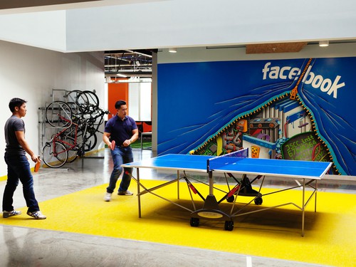 Facebook Jadi Perusahaan Terbaik 2017, Ini dia 10 Fasilitasnya yang Bikin Iri