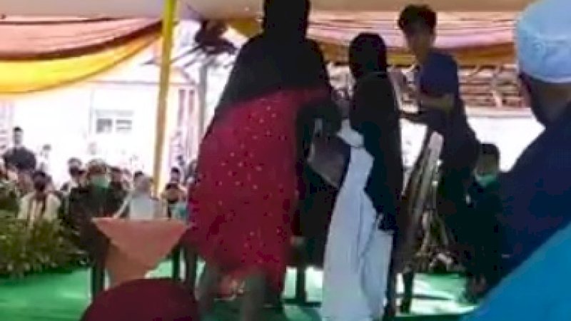 Cabut Sendiri Patahan Pisau di Lengannya, Syekh Ali Jaber Ungkap Pertolongan Allah di Lampung