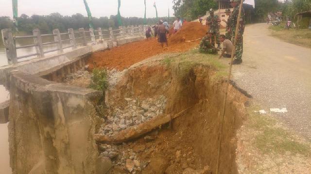 Terkait Abrasi Sungai Indragiri di Desa Danau Baru , Pemprov Riau Dinilai Tak Tanggap