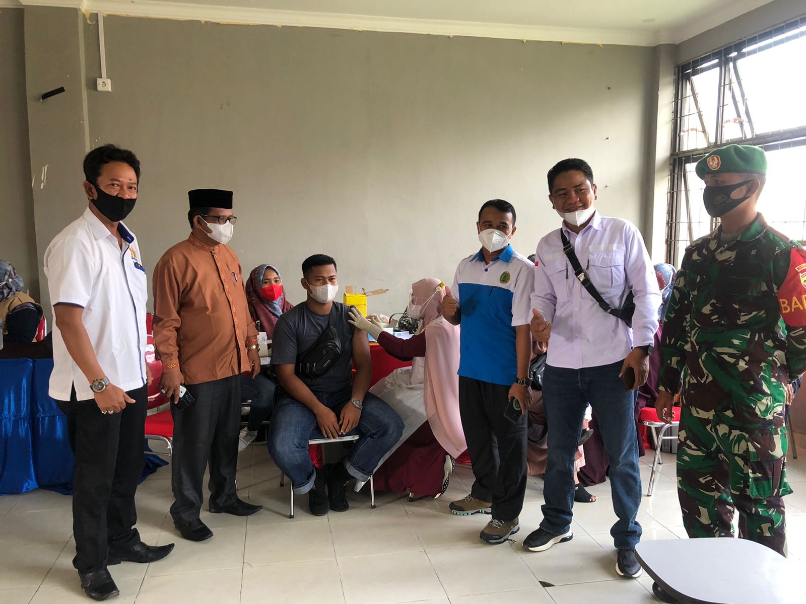 Masyarakat Inhil Antusias Ikuti Vaksinasi yang Dilaksanakan Kadin dan OJK