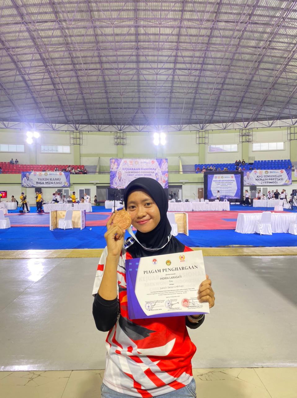 Sosok Polwan Cantik dari Pelalawan Bripda Indria di Ajang Taekwondo Nasional