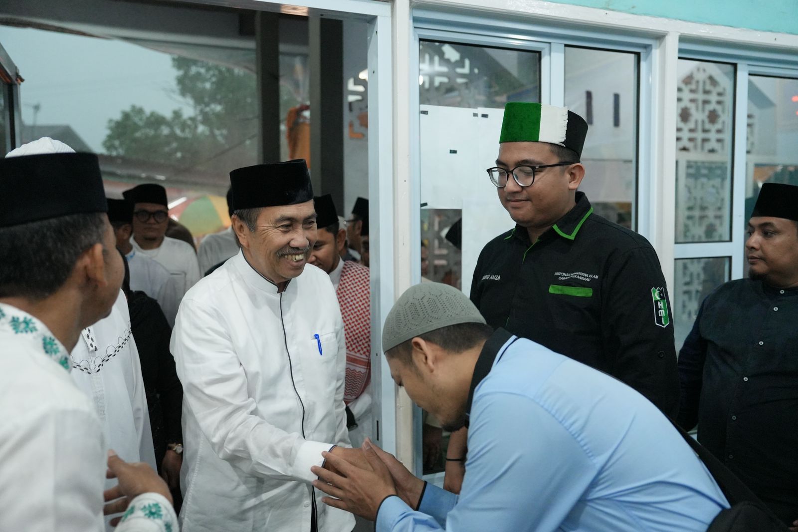 Masyarakat Tuah Karya Sambut Antusias Kedatangan Gubernur Syamsuar, Ketua RW : Seperti Mimpi