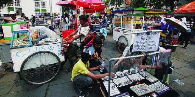 Kadispas Pekanbaru Pasrah, PKL Teratai Kembali Berjualan Dibadan Jalan