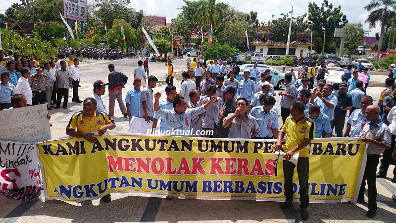 Pemko diminta Tegas, Tutup Aplikasi Taksi Online di Pekanbaru