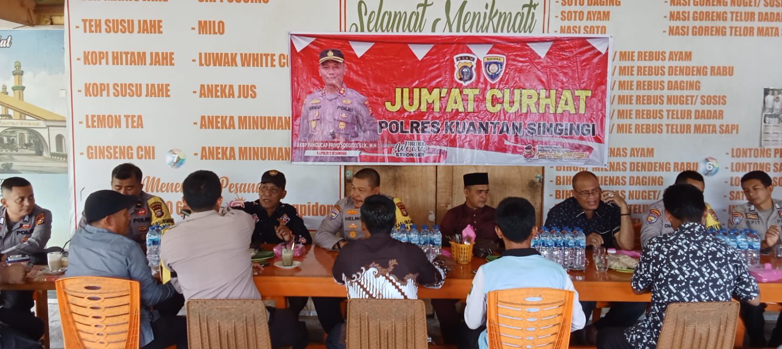 Polres Kuansing Gelar Jumat Curhat, untuk Pilkada Damai 2024 Bersama Tokoh Masyarakat dan Perangkat Desa di Kenegerian Kopah