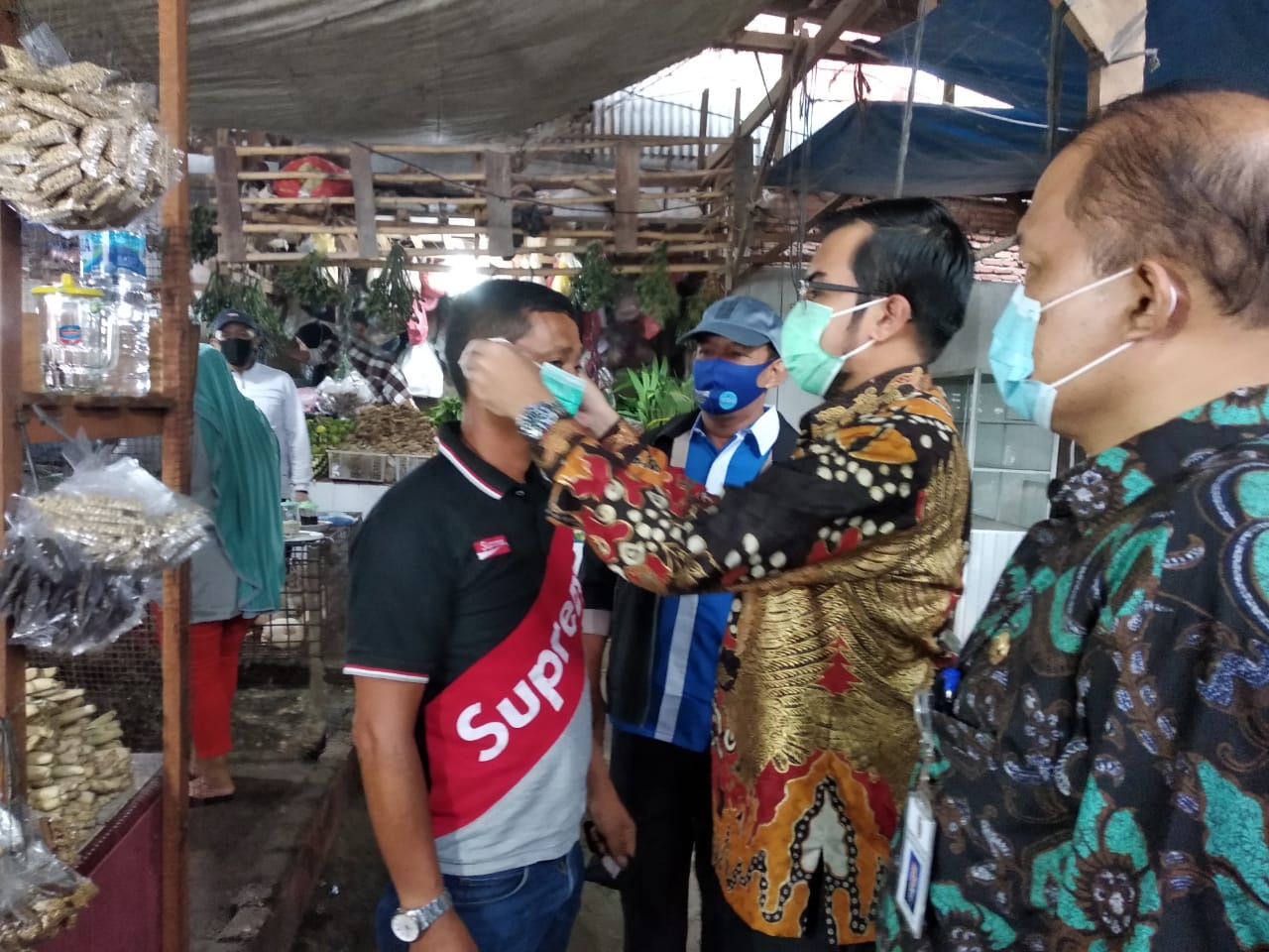 Datangi Pasar Pagi, Wakil Ketua DPRD Pekanbaru Pantau Protokol Kesehatan