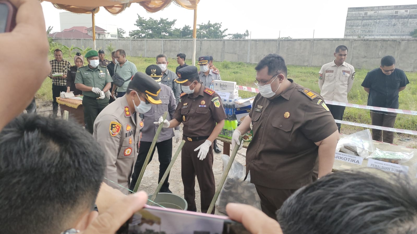 Kejari Bengkalis Musnahkan 113 Barang Bukti Kasus Kriminal