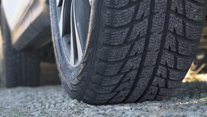 Berikut Cara Mengatasi Ban Mobil Selip