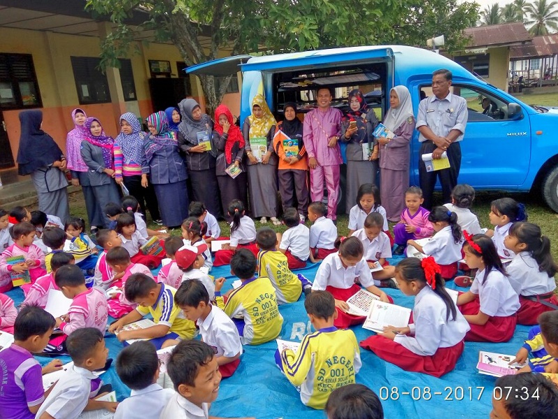 Dukung Program Literasi Sekolah, Pustaka Keliling Sambangi SD 001 dan 007 Simandolak