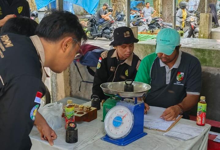 Disperindag Dapati Sejumlah Timbangan Pedagang Rusak Saat Tera Ulang di Pasar Palapa
