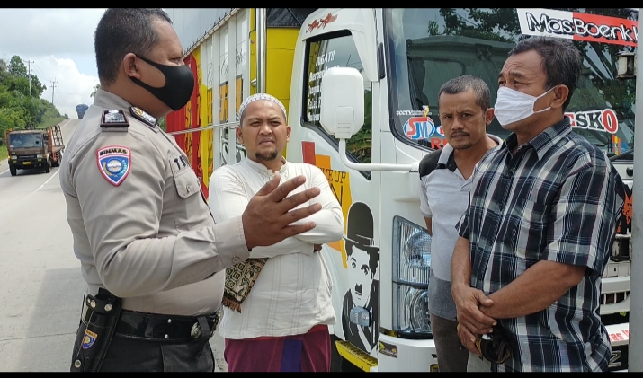 Polisi Ingatkan Sopir Truk Untuk Waspada Bajing Loncat di Lintas Timur KM 75