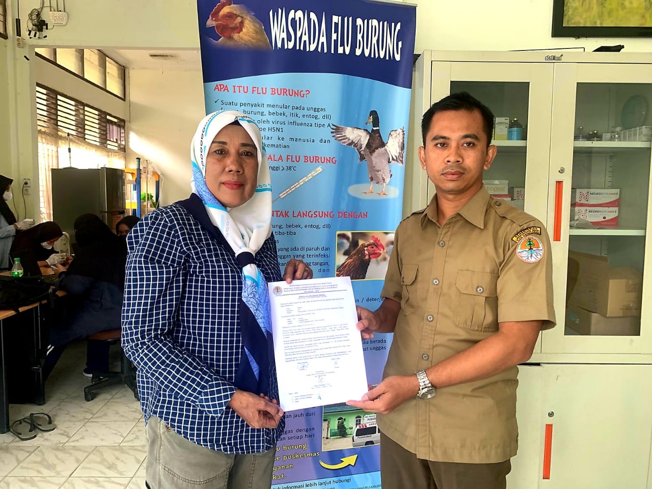 Dirawat Selama 7 Tahun, Seekor Owa Ungko Akhirnya Diserahkan Pemilik ke BBKSDA Riau