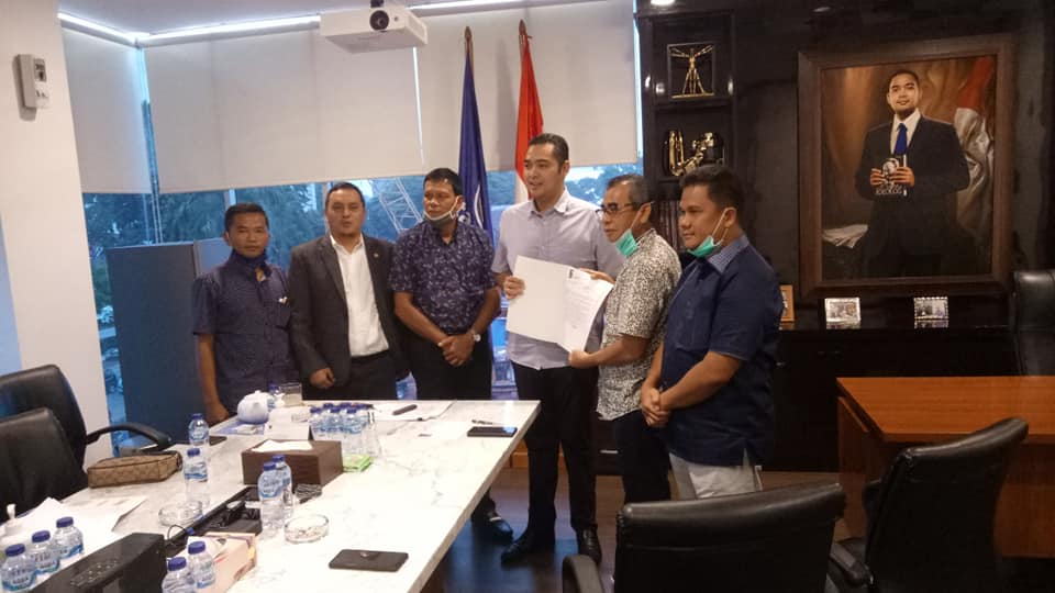 NasDem Serahkan SK Calon Bupati Kuansing Ke Mursini dan Indra Putra