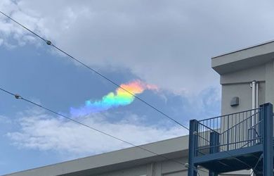 Langit Tokyo Jepang Diselimuti Awan Pelangi