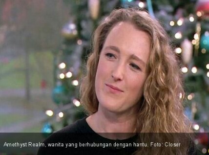 Aneh! Wanita Cantik Ini Ingin Punya Anak dengan Hantu