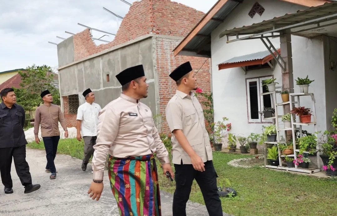 Belasan Rumah Diterpa Puting Beliung, Wako Pekanbaru Pantau Langsung Kondisi Warga