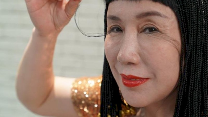 Inilah Wanita dengan Bulu Mata Terpanjang di Dunia