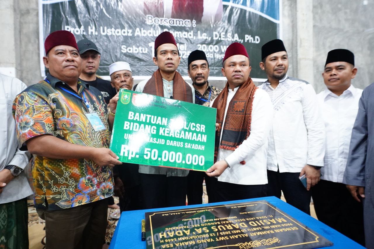 Gubernur Riau dan UAS Resmikan Masjid Darus Sa’adah di Desa Tarai Bangun Kampar