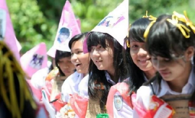 Ratusan Siswa Depok Telantar, DPR: Daripada Bayar calo, Mending Swasta