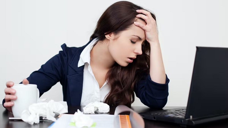 Empat Bahaya Tetap Bekerja Saat Tipes, Bisa Fatal!