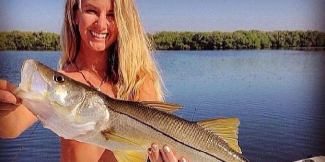 Foto pakai 'bra ikan', tren seksi terbaru yang viral di Instagram