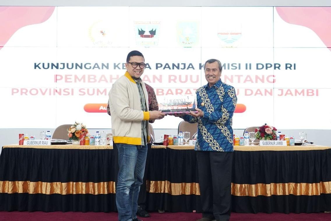 Rapat dengan Komisi II DPR, Gubri: Tenaga Honor Agar Diprioritaskan Jadi CPNS