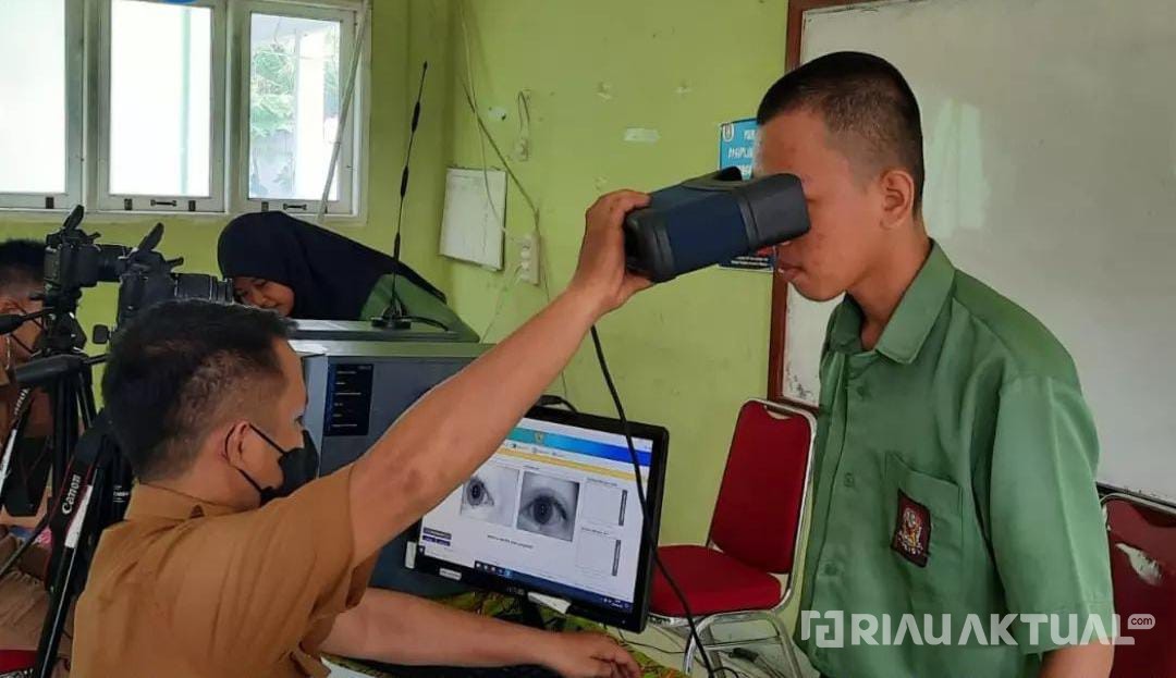 Dukcapil Pekanbaru Turun Rekam Data KTP ke Sekolah dan Penyandang Disabilitas