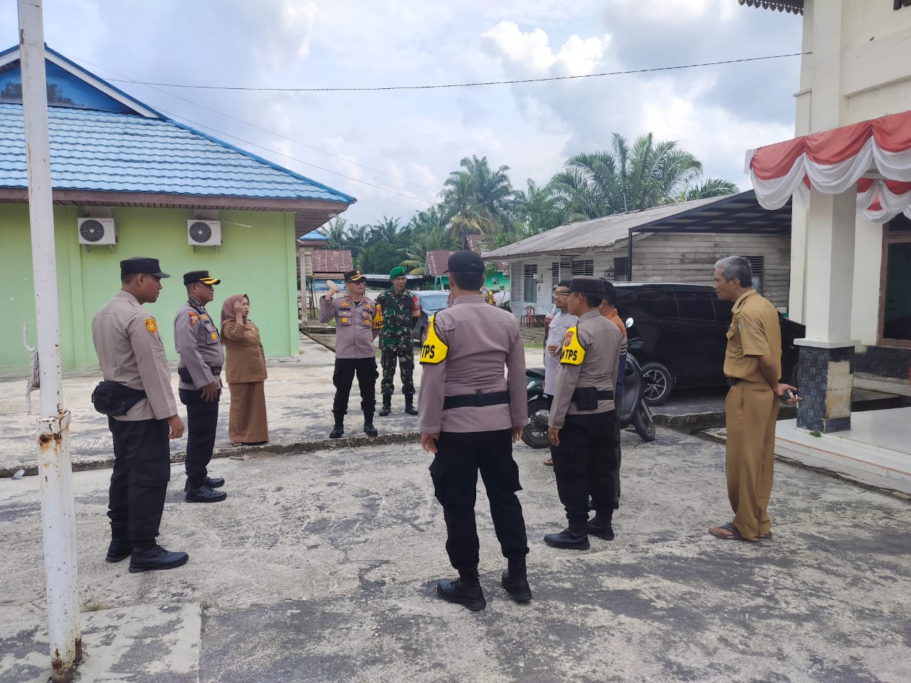 Kapolsek Pinggir Lakukan Pengecekan Langsung untuk Jaga Sitkamtibmas Aman dan Kondusif Selama Pilkada