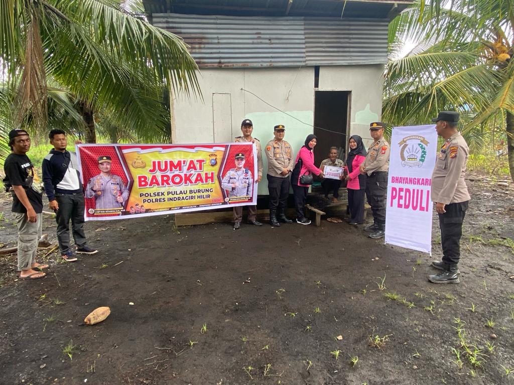 Polsek Pulau Burung dan Bhayangkari Bagi Sembako, Wujud Kepedulian dan Cooling System