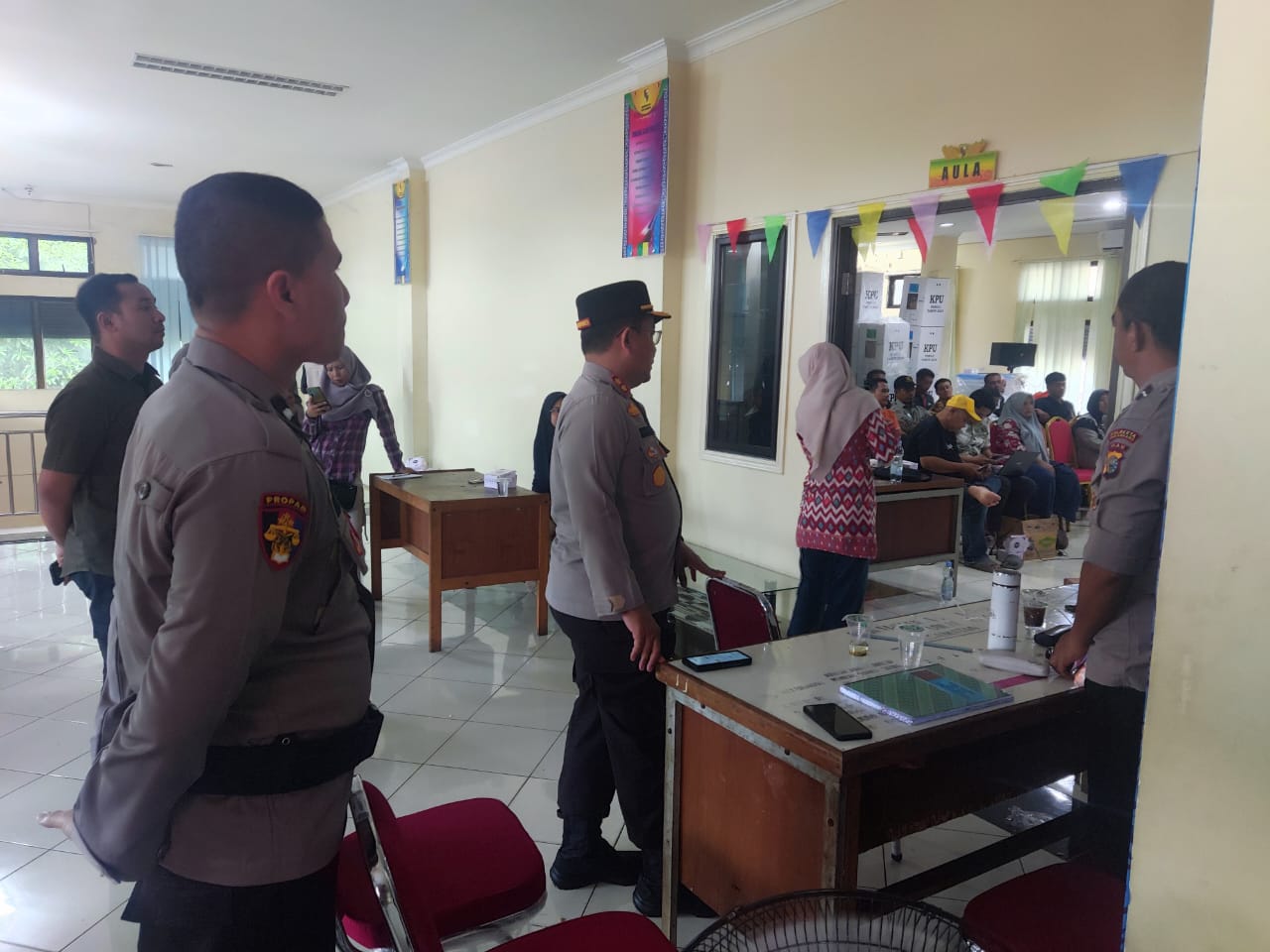 Wakapolresta Pekanbaru Pantau Rekapitulasi Suara Pemilu di Kecamatan Sail