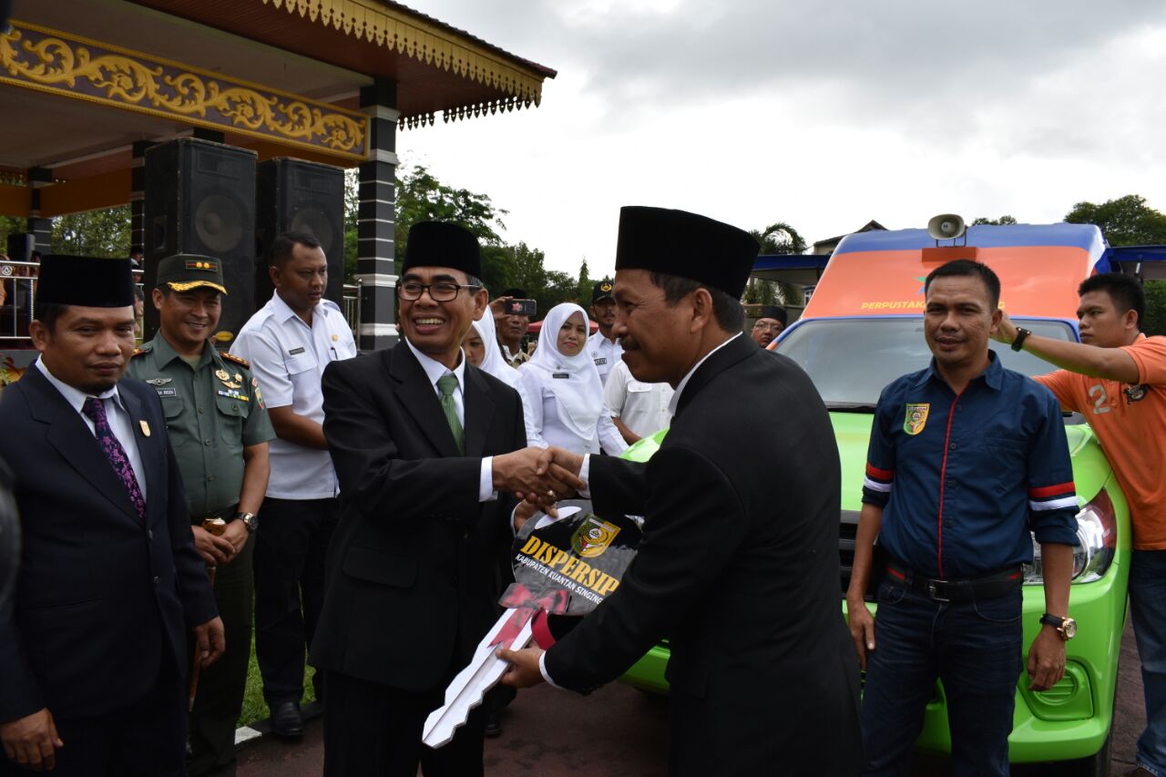Pada Sempena Upacara Hari Amal Bakti Kemenag, Bupati Serahkan Bantuan Pusling