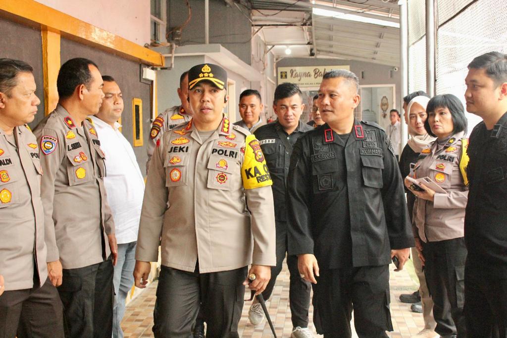 Kapolresta Pekanbaru Sambangi Rutan Kelas I, Ajak Narapidana Sukseskan Pemilu 2024