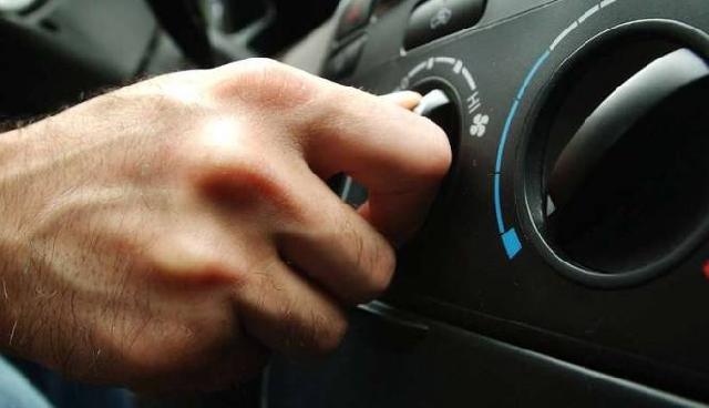 Buka Kaca Sebelum Nyalakan AC Mobil, Mitos atau Fakta?