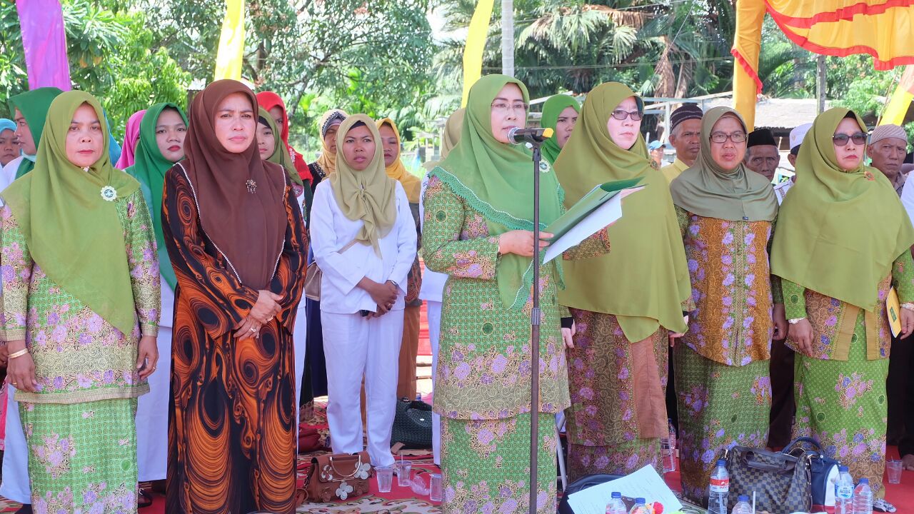 Dihadiri Bupati, Zulaikhah Lantik Pengurus PAC Muslimat NU Kecamatan Batang Tuaka