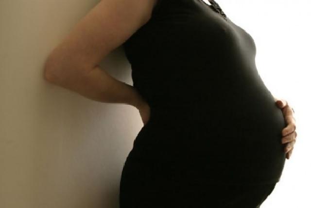 Ingat, Perempuan hamil disarankan tak minum air botol plastik