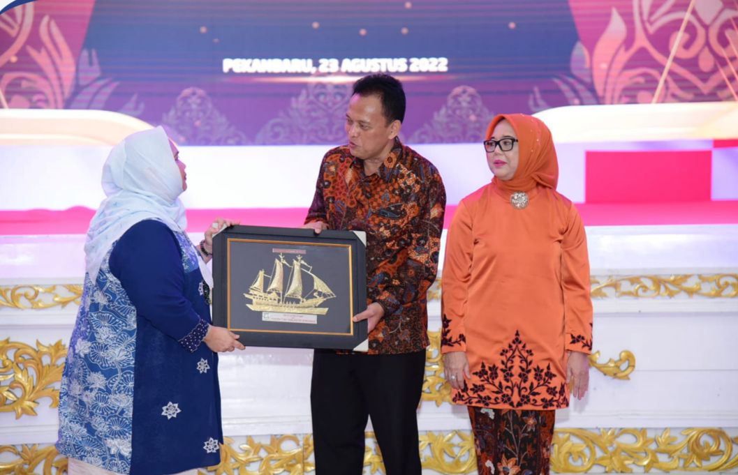 Hadiri Pisah Sambut Kajati Riau, Ini Harapan Bupati Bengkalis Kasmarni