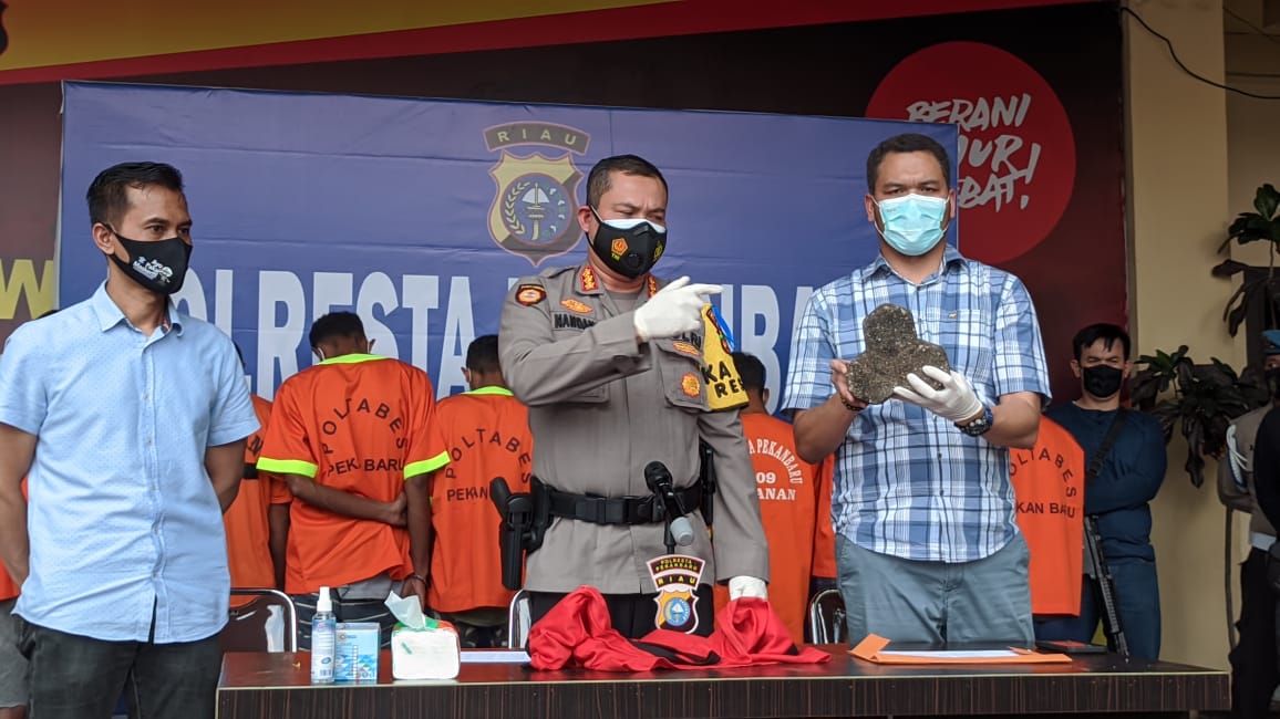 Pelaku Penyerang Petugas Bea Cukai Riau Mengaku Belum Dibayar