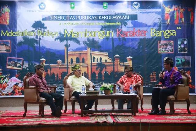 KSRS Taja Kenduri Puisi. Syamsuar Sampaikan Berita pada Anak Bangsa