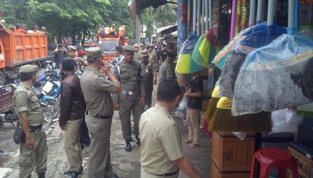 DPRD Minta Pemko Pekanbaru Komitmen Bersihkan Jalan Teratai