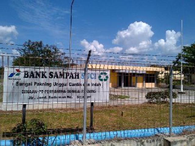 Di Sungai Pakning, Dinas Pasar dan Kebersihan Didesak Optimalkan Bank Sampah