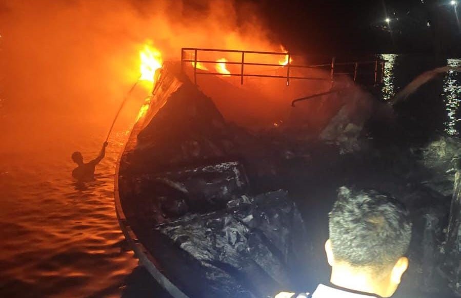 Kapal Terbakar di Perairan Selat Air Hitam, Satu Awak Alami Luka Bakar