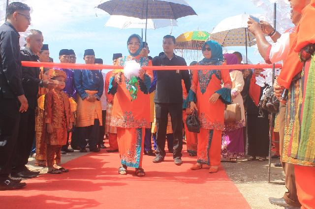 Bupati Resmikan Stand Bazar MTQ Rohil di Taman Budaya