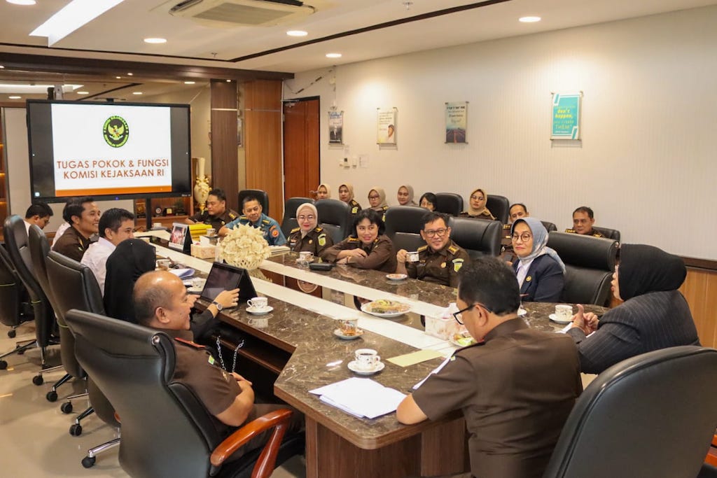 Kejaksaan Tinggi Riau Terima Kunjungan Tim Komisi Kejaksaan RI