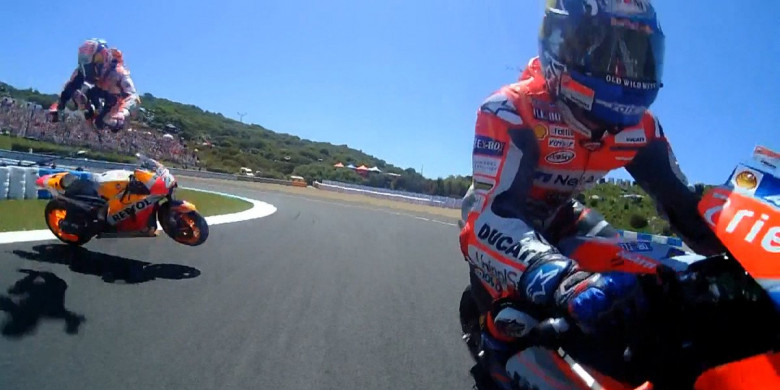 VIDEO - Tabrakan Karambol antara Jorge Lorenzo, Andrea Dovizioso, dan Dani Pedrosa
