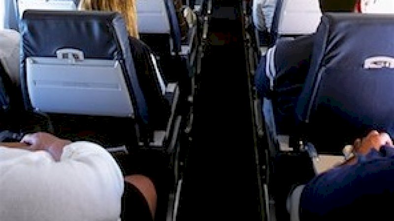 Pramugara Ungkap Rahasia Mengapa Penumpang Sebaiknya Tidak Pakai Celana Pendek dalam Pesawat