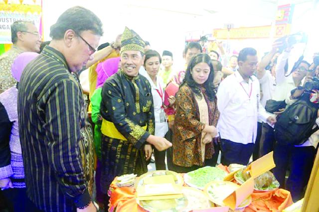 Tiga Menteri Terpesona Tampilan Corak Melayu Siak