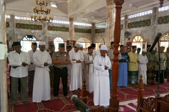 Masyarakat Inhil Shalat Ghoib Bagi Lima Polisi Yang Gugur pada Insiden di Mako Brimob