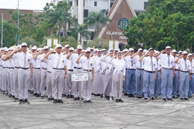 Seragam Sekolah Pelajar SMA Sederajat di Riau Gratis, Serius!